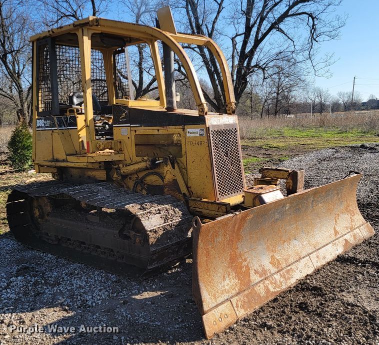image for item HG9464 1999 Caterpillar D3C LGP Series III  dozer