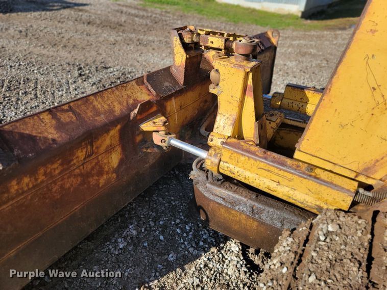 image for item HG9464 1999 Caterpillar D3C LGP Series III  dozer