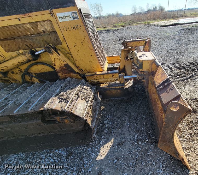 image for item HG9464 1999 Caterpillar D3C LGP Series III  dozer