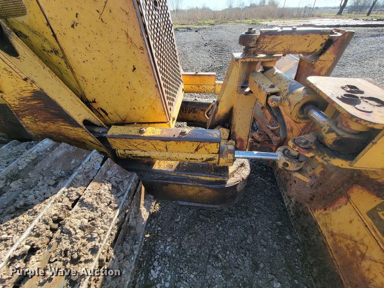 image for item HG9464 1999 Caterpillar D3C LGP Series III  dozer