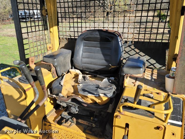 image for item HG9464 1999 Caterpillar D3C LGP Series III  dozer