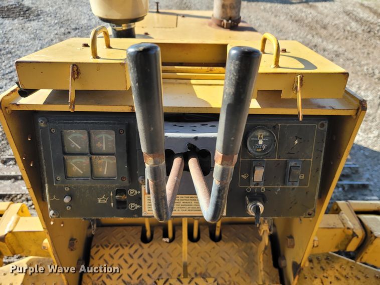 image for item HG9464 1999 Caterpillar D3C LGP Series III  dozer