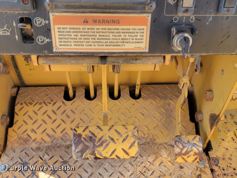 image for item HG9464 1999 Caterpillar D3C LGP Series III  dozer