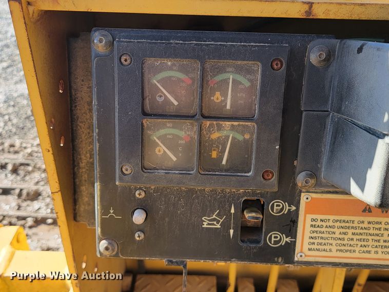 image for item HG9464 1999 Caterpillar D3C LGP Series III  dozer