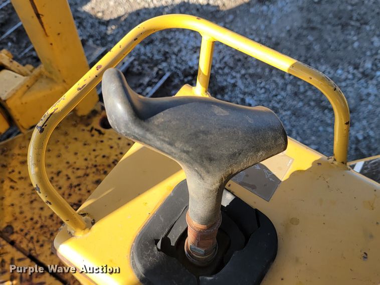 image for item HG9464 1999 Caterpillar D3C LGP Series III  dozer