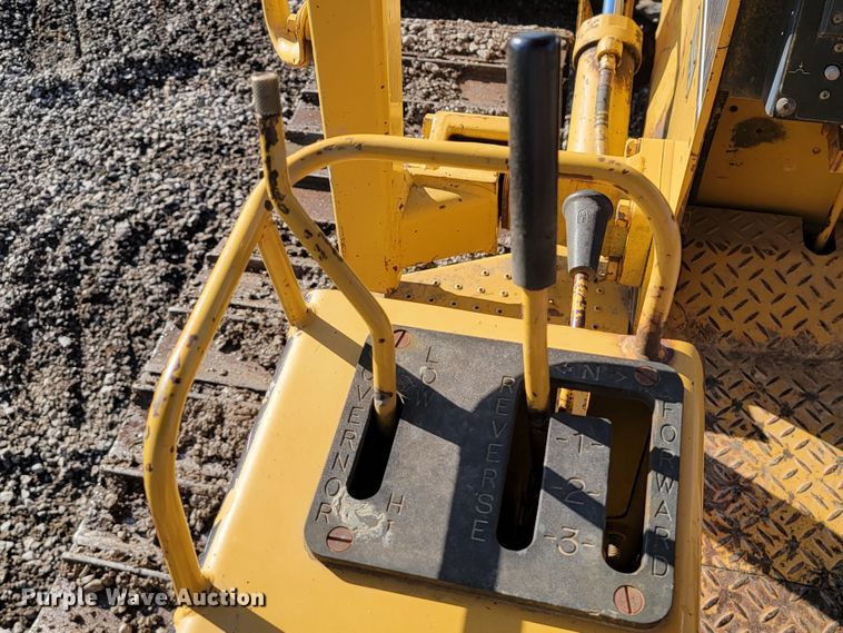 image for item HG9464 1999 Caterpillar D3C LGP Series III  dozer