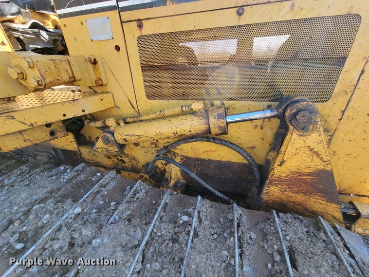 image for item HG9464 1999 Caterpillar D3C LGP Series III  dozer