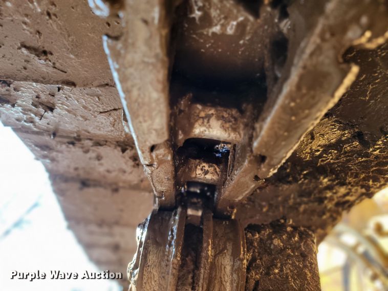 image for item HG9464 1999 Caterpillar D3C LGP Series III  dozer