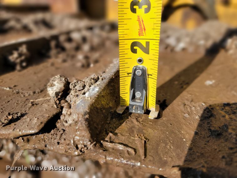 image for item HG9464 1999 Caterpillar D3C LGP Series III  dozer