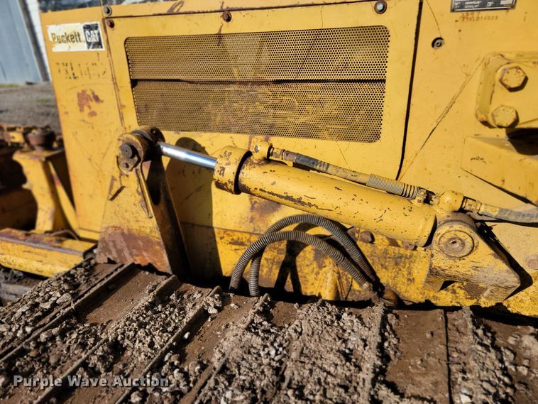 image for item HG9464 1999 Caterpillar D3C LGP Series III  dozer
