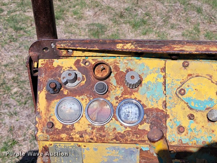 image for item HG9498 1955 Caterpillar 12  rigid frame motor grader