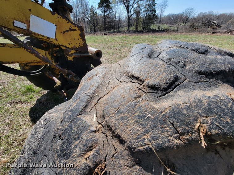 image for item HG9498 1955 Caterpillar 12  rigid frame motor grader