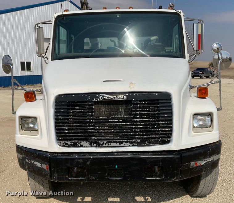 image for item HN9825 2000 Freightliner FL70  utility / service truck