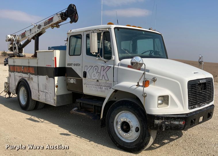 image for item HN9825 2000 Freightliner FL70  utility / service truck