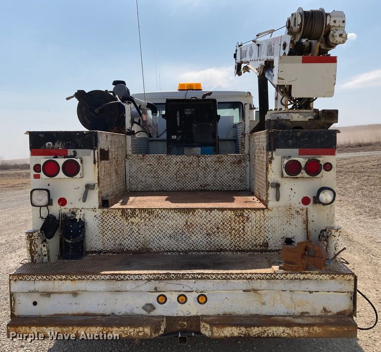 image for item HN9825 2000 Freightliner FL70  utility / service truck