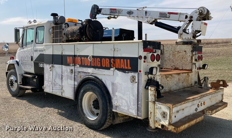 image for item HN9825 2000 Freightliner FL70  utility / service truck