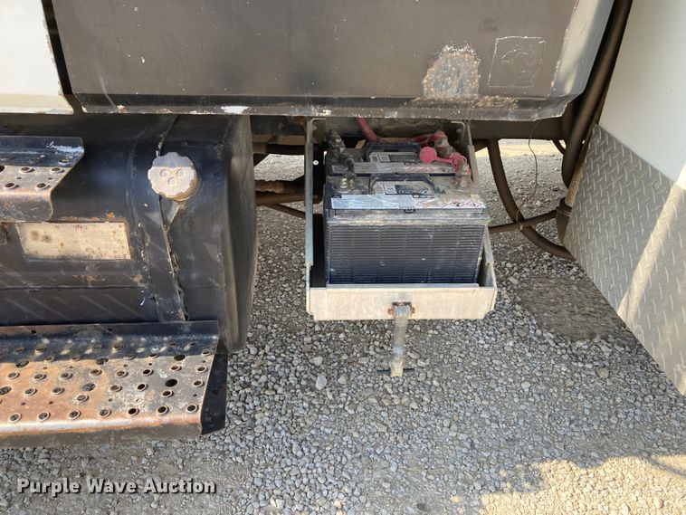 image for item HN9825 2000 Freightliner FL70  utility / service truck