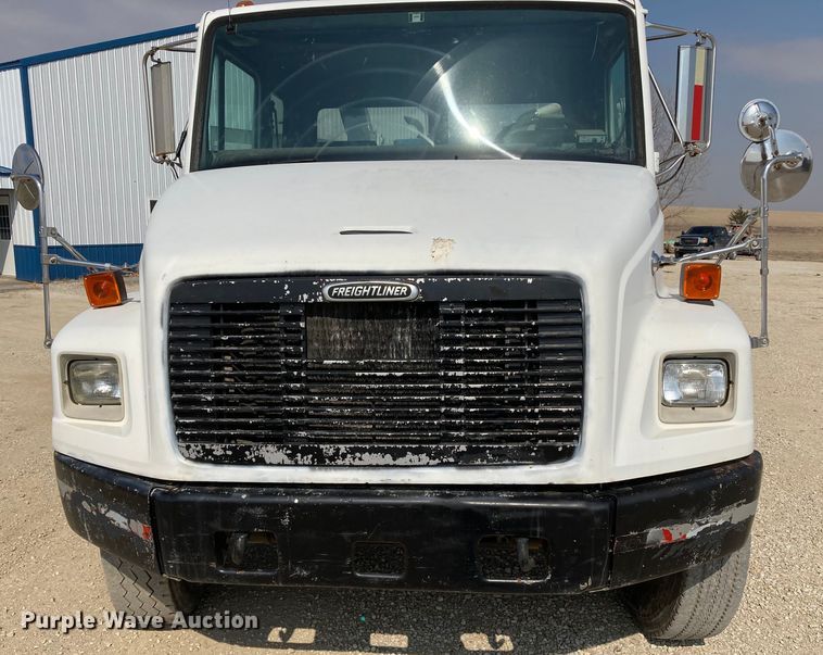 image for item HN9825 2000 Freightliner FL70  utility / service truck