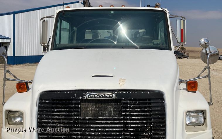 image for item HN9825 2000 Freightliner FL70  utility / service truck