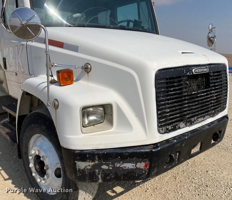 image for item HN9825 2000 Freightliner FL70  utility / service truck