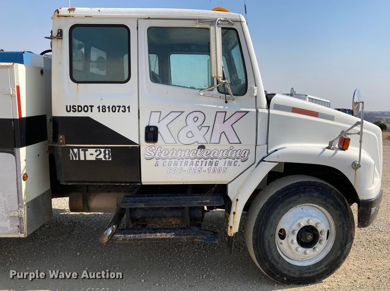 image for item HN9825 2000 Freightliner FL70  utility / service truck