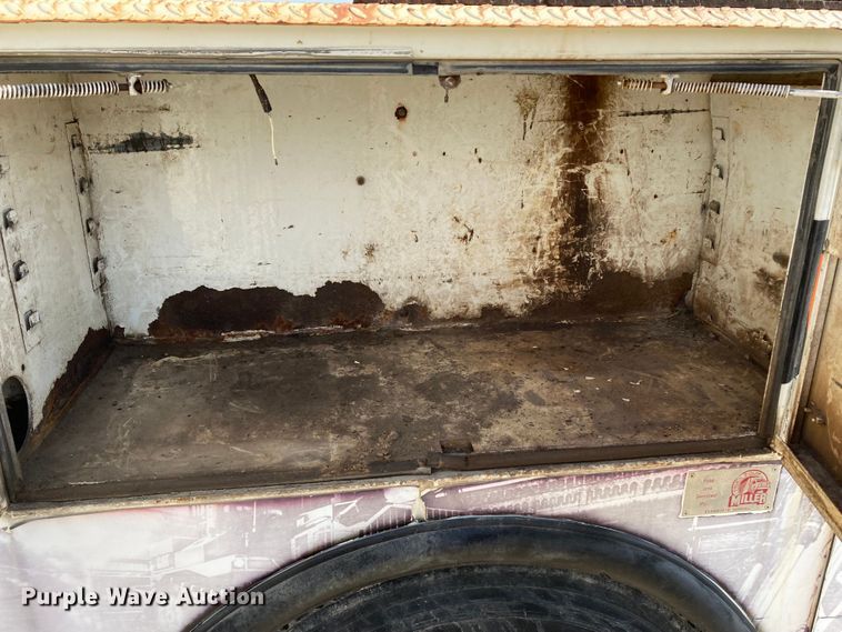 image for item HN9825 2000 Freightliner FL70  utility / service truck