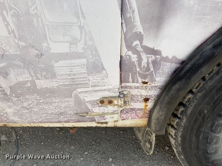 image for item HN9825 2000 Freightliner FL70  utility / service truck