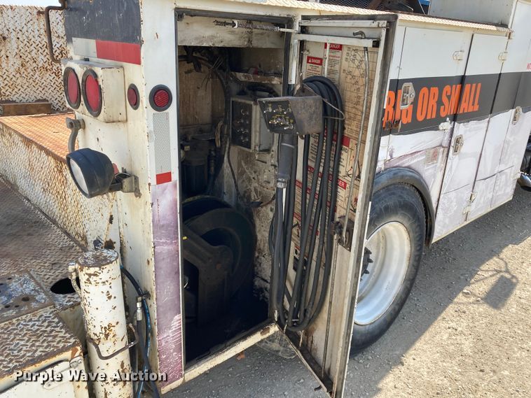 image for item HN9825 2000 Freightliner FL70  utility / service truck