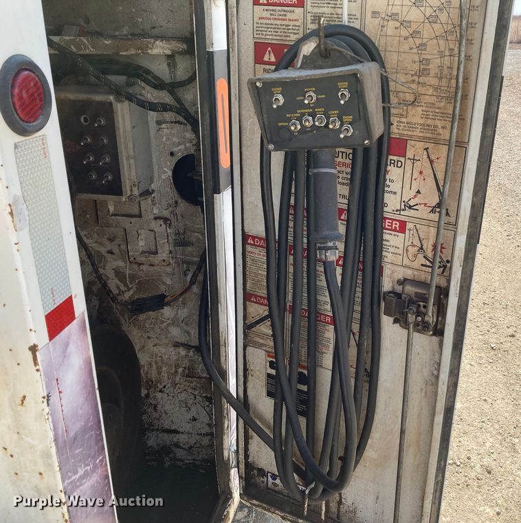 image for item HN9825 2000 Freightliner FL70  utility / service truck