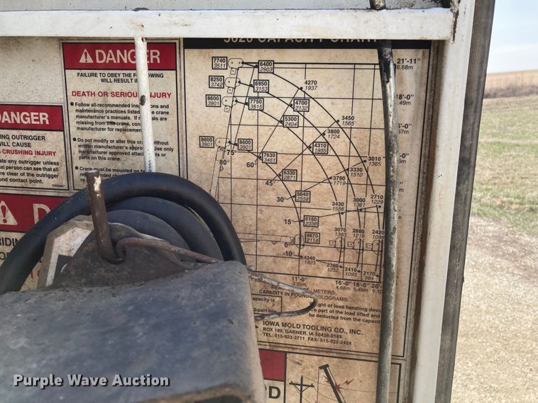 image for item HN9825 2000 Freightliner FL70  utility / service truck