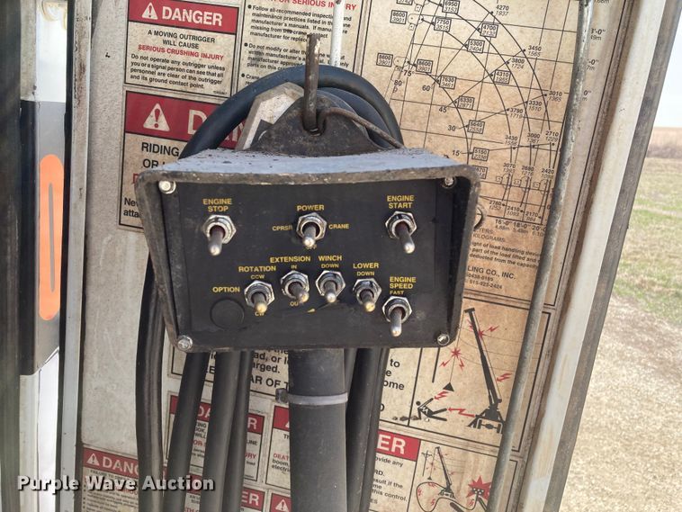 image for item HN9825 2000 Freightliner FL70  utility / service truck