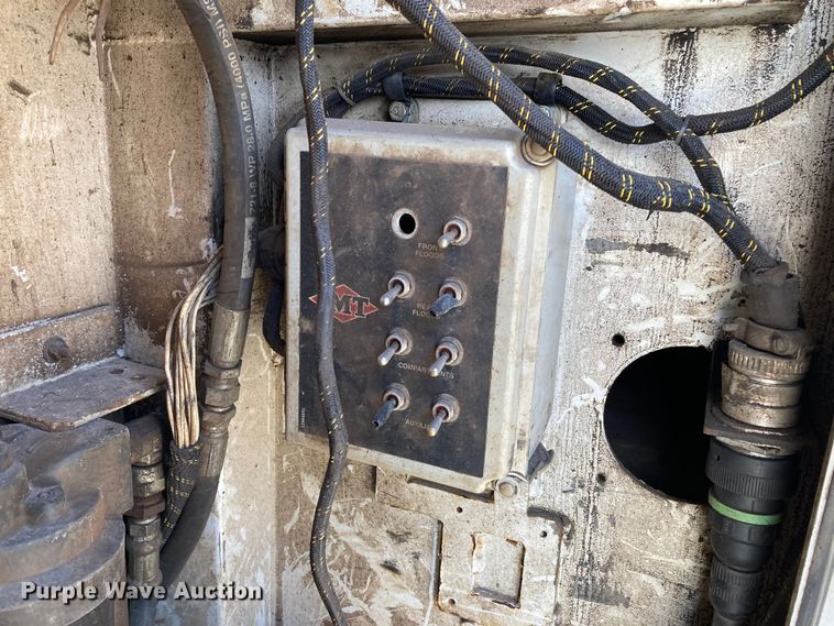 image for item HN9825 2000 Freightliner FL70  utility / service truck