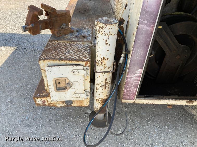 image for item HN9825 2000 Freightliner FL70  utility / service truck