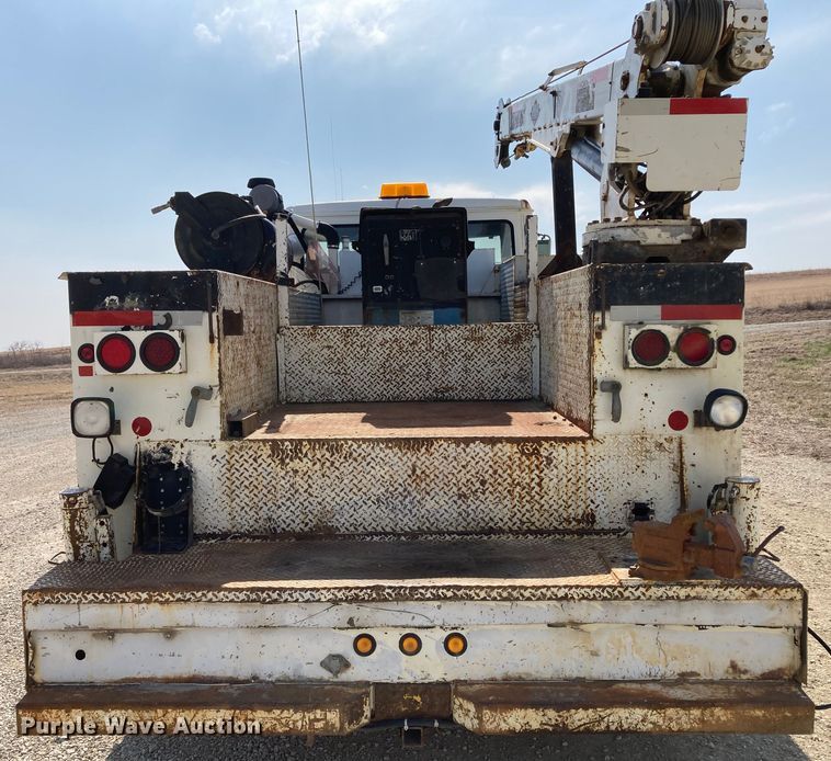 image for item HN9825 2000 Freightliner FL70  utility / service truck