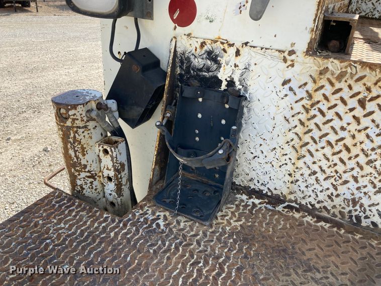 image for item HN9825 2000 Freightliner FL70  utility / service truck