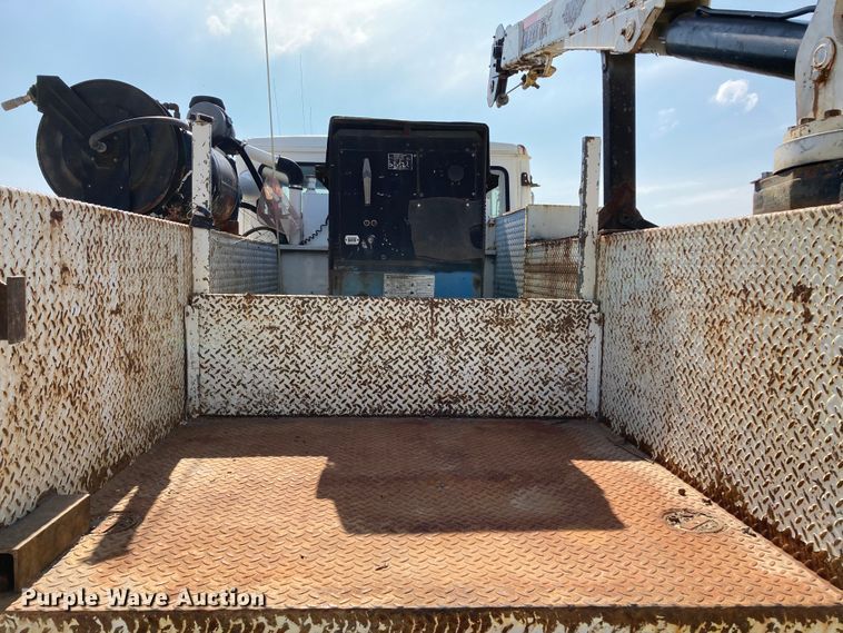 image for item HN9825 2000 Freightliner FL70  utility / service truck