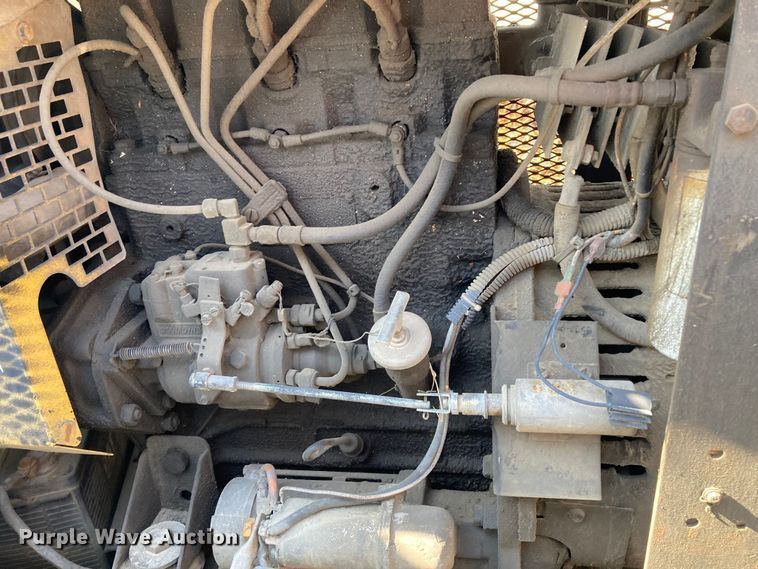 image for item HN9825 2000 Freightliner FL70  utility / service truck