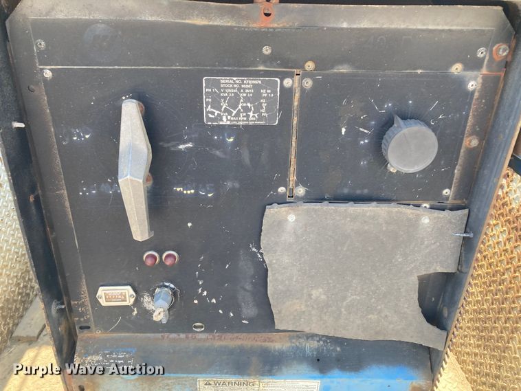 image for item HN9825 2000 Freightliner FL70  utility / service truck