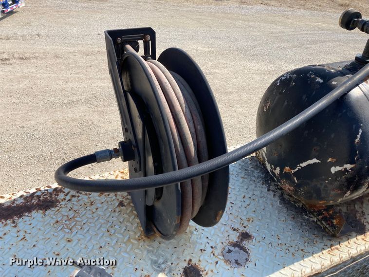 image for item HN9825 2000 Freightliner FL70  utility / service truck