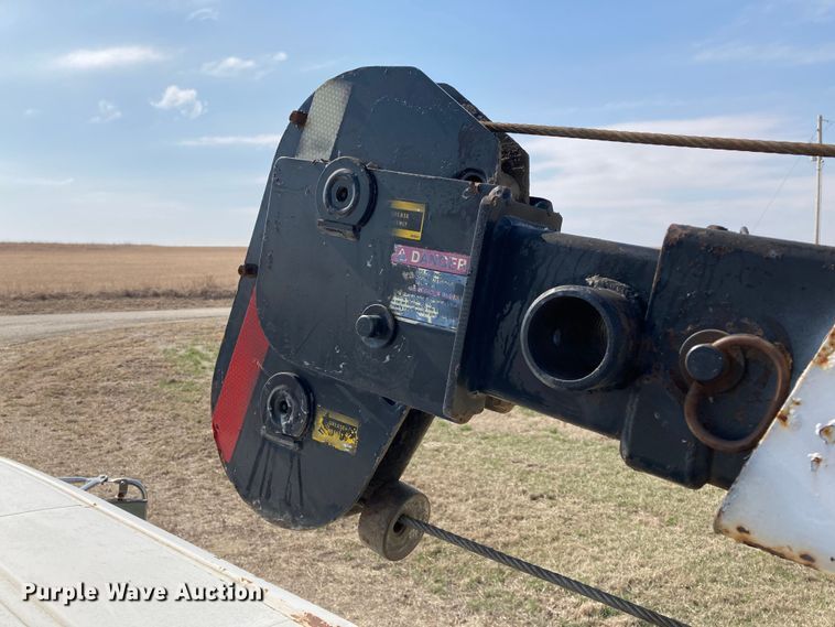 image for item HN9825 2000 Freightliner FL70  utility / service truck