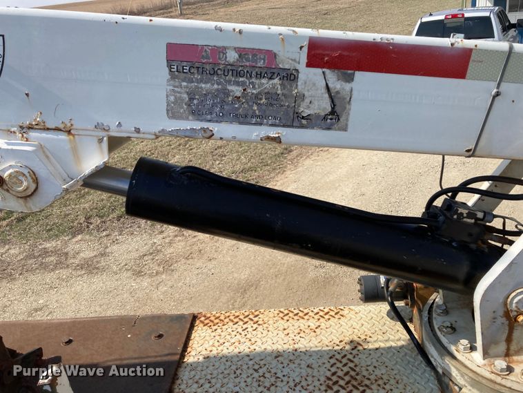 image for item HN9825 2000 Freightliner FL70  utility / service truck