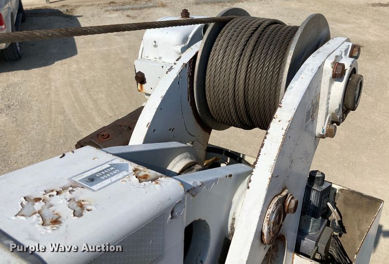 image for item HN9825 2000 Freightliner FL70  utility / service truck