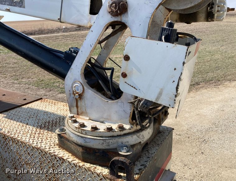 image for item HN9825 2000 Freightliner FL70  utility / service truck