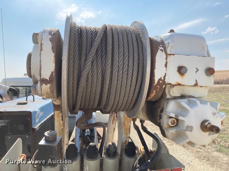 image for item HN9825 2000 Freightliner FL70  utility / service truck