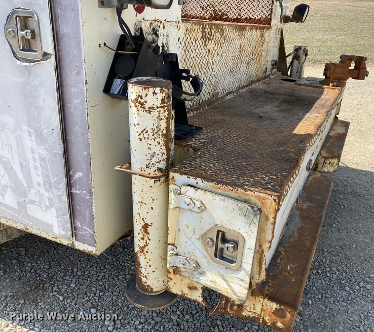 image for item HN9825 2000 Freightliner FL70  utility / service truck