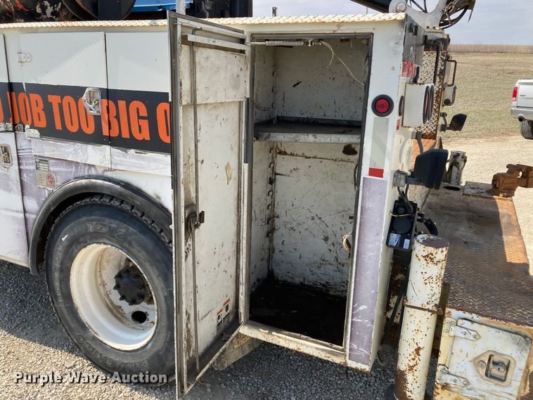 image for item HN9825 2000 Freightliner FL70  utility / service truck