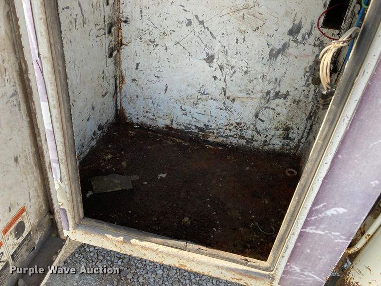 image for item HN9825 2000 Freightliner FL70  utility / service truck