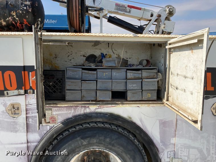 image for item HN9825 2000 Freightliner FL70  utility / service truck