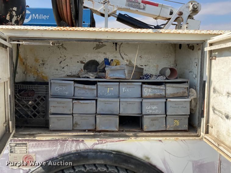 image for item HN9825 2000 Freightliner FL70  utility / service truck