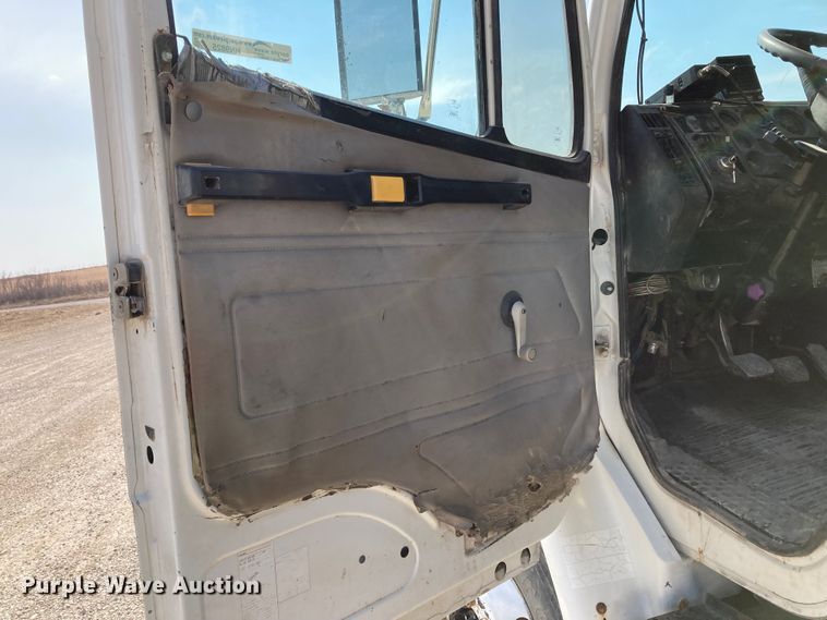 image for item HN9825 2000 Freightliner FL70  utility / service truck